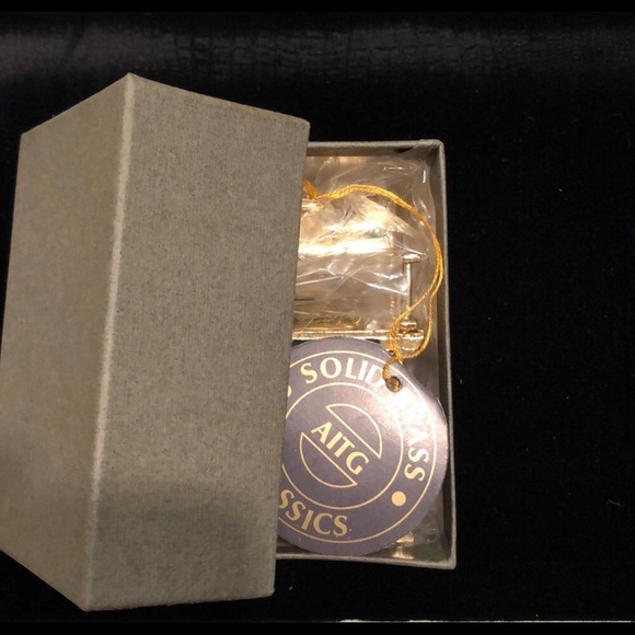 New ambassador gold magnetic paper clip chair - Picture 10 of 16